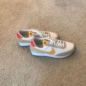 Nike daybreak sneakers
